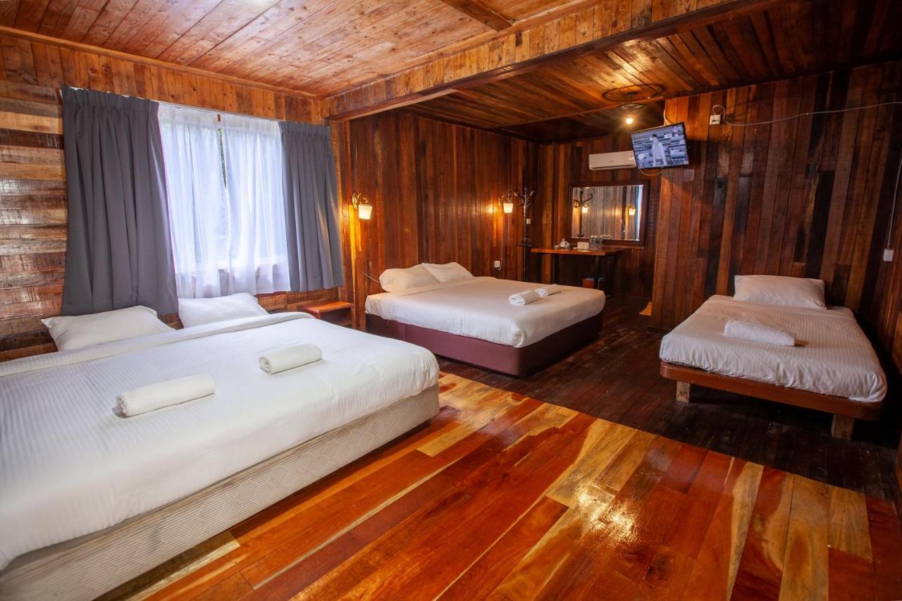 Joe Fisherman Inn Кампунг-Телук-Нипах Экстерьер фото